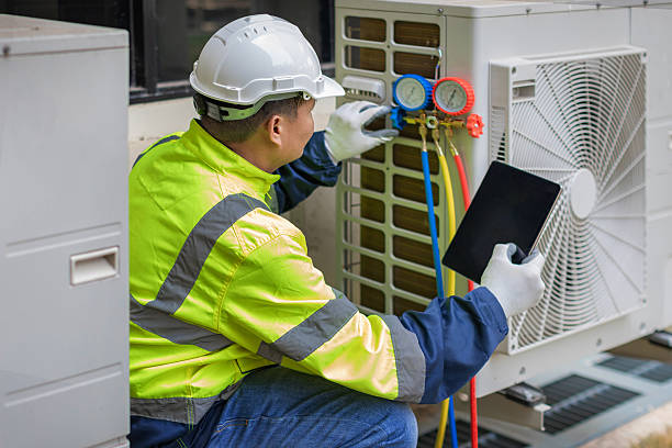 Professional Hvac technician working in Thompson Ridge, NY